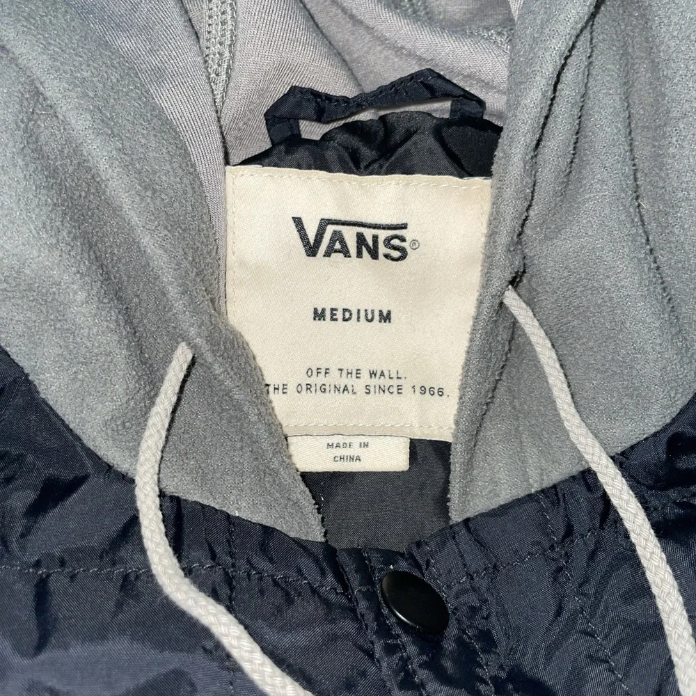 Vans Jacket Mens Medium Black Hooded Nylon Snap Windbreaker Quilted